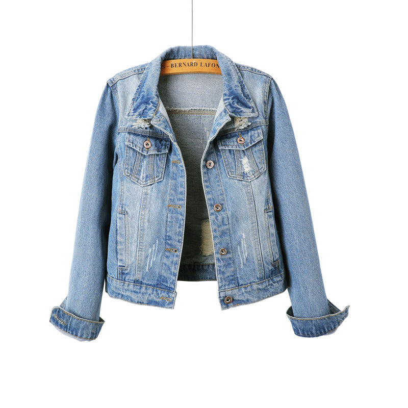 Kurze Jacke aus zerrissenem Denim