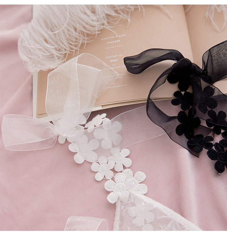 Elegantes, hübsches Babypuppen-Set aus Spitze in Blumenqualität