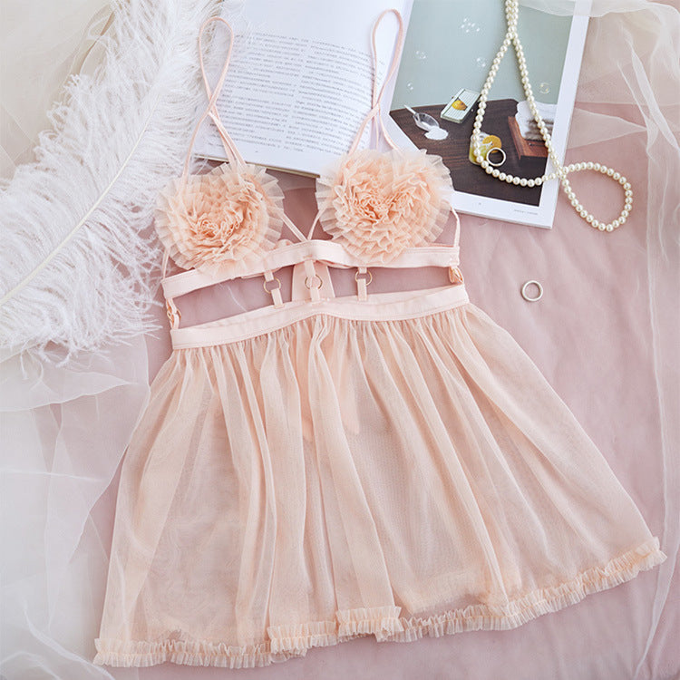 ピンクの透け感のある花柄の上質なレースのベビードールセット