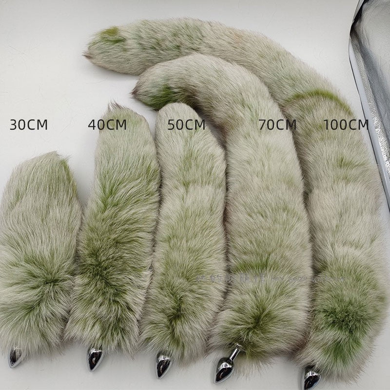 キツネの女の子の耳と尻尾