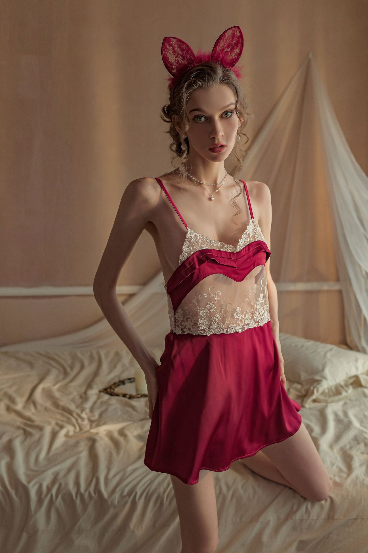 Romantisches Braut-Babydoll mit Häschenspitze und romantischer Schleife