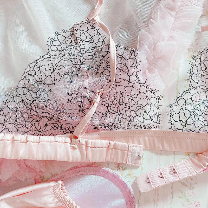 日本の女の子のまつげレースのセクシーなスチールレス三角カップサテンブラセット