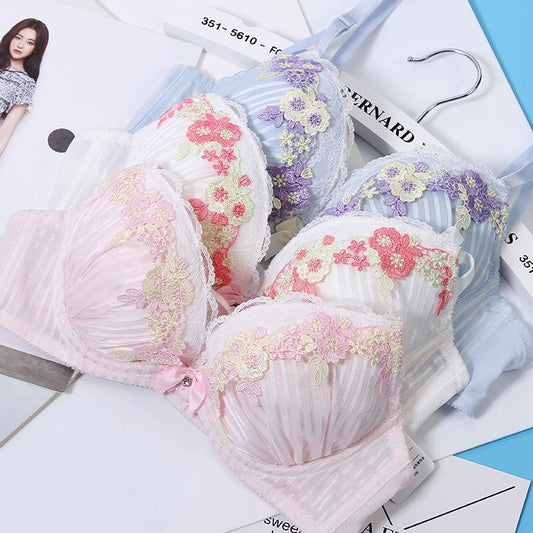 Attention, Ladies: 9 Advantages of Having A-Cup Boobs