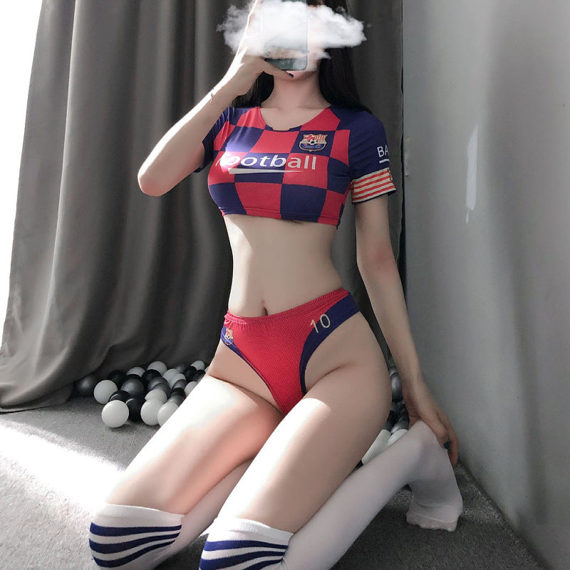 Sofyee Sexy Fußball-Babe im sexy Badeanzug 