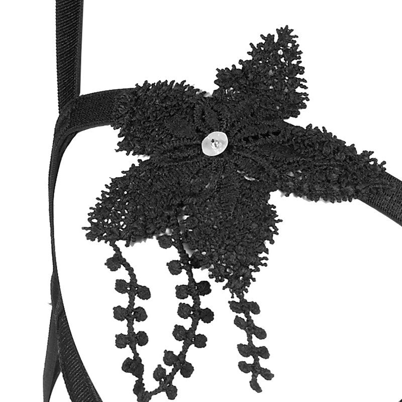 Exotische schwarze Dessous mit durchsichtiger Spitze und offenem Körbchen 