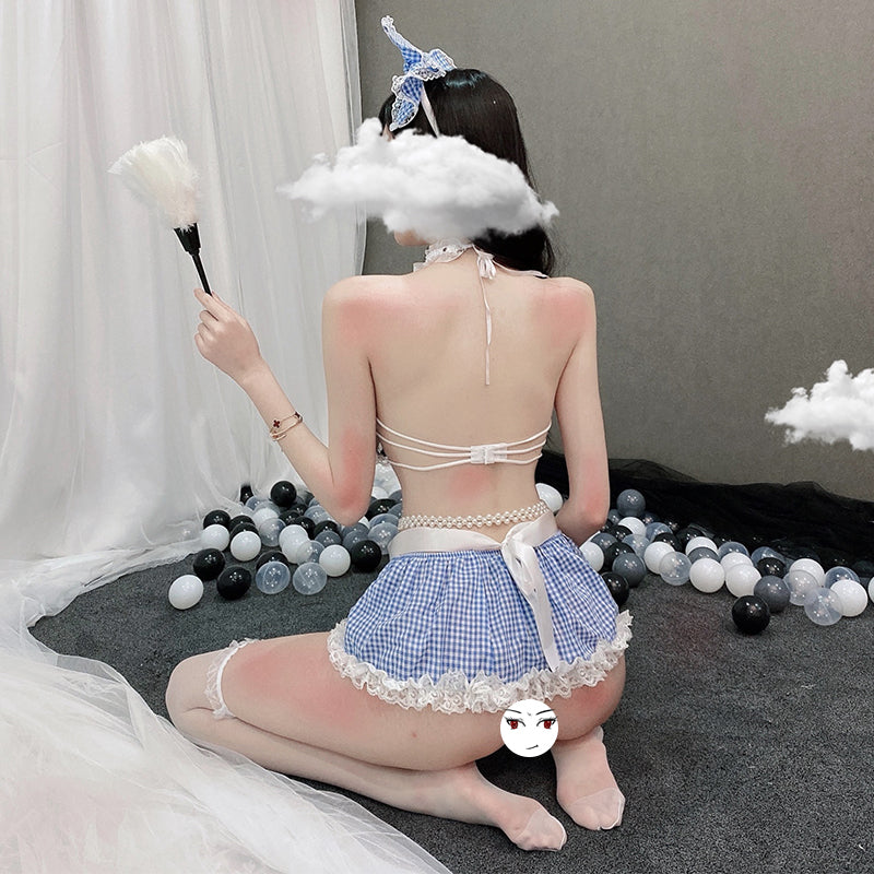 Femme de ménage sexy japonaise -jupe bleue 