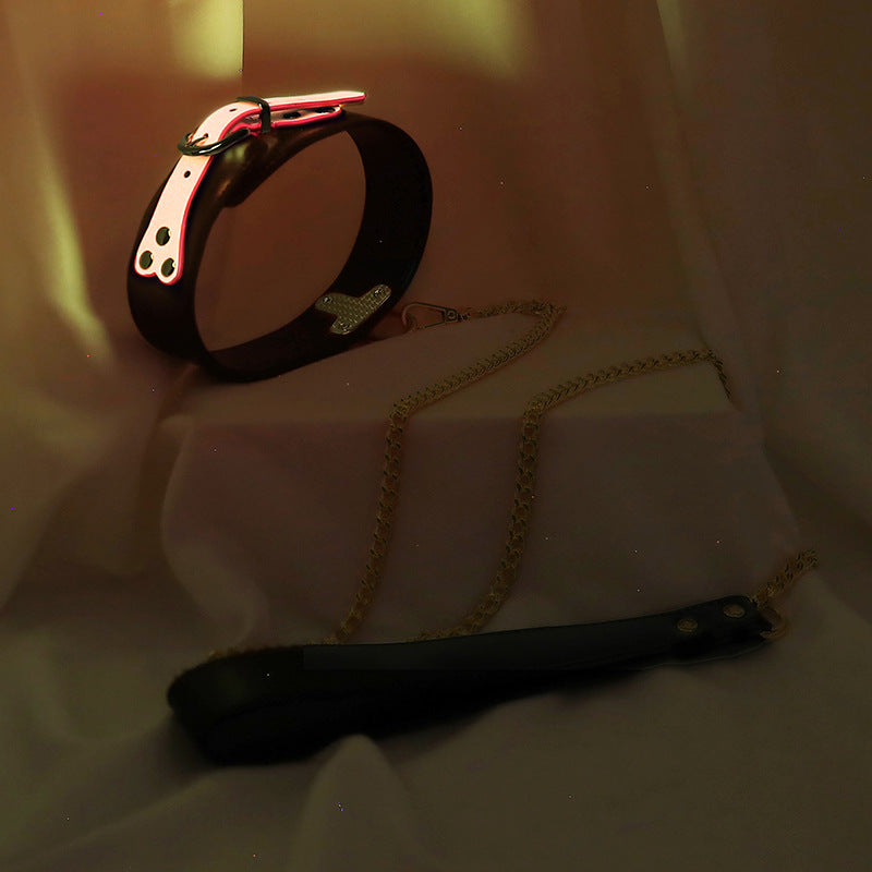 Nachtlicht leuchtendes sexy Leder-BDSM-Set 